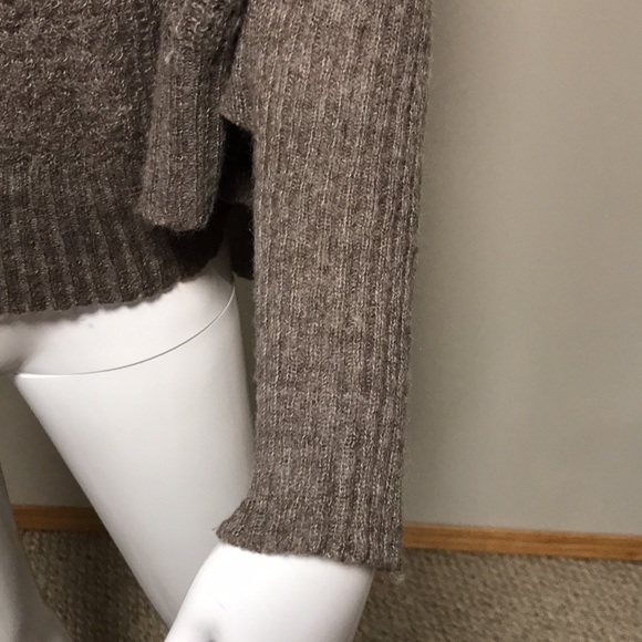 Daisey Fuentes sweater - Picture 2 of 4